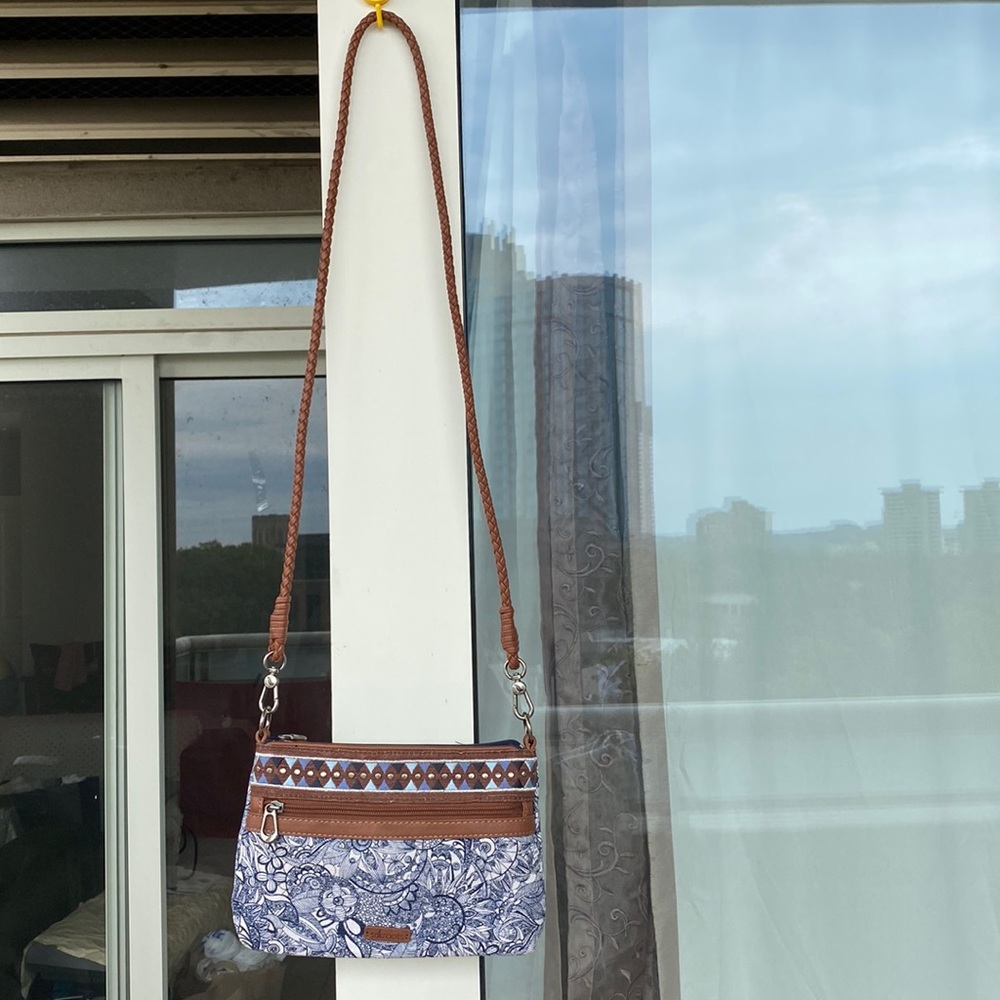 Women's Sakroots Artist Circle Campus Mini 9" x 1.5" x 6" Crossbody bag Purse